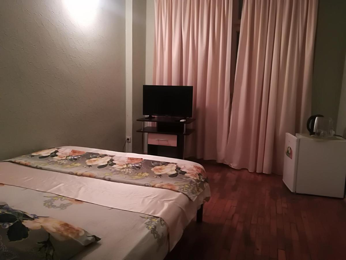 Гостиница Ива Гагра Экстерьер фото